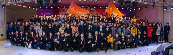 遼聯集團全體員工合影留念.jpg 遼聯集團全體員工合影留念.jpg