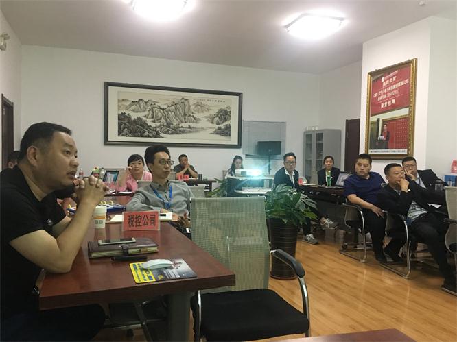 董事長(zhǎng)與總經(jīng)理對(duì)各分公司、部門工作戰(zhàn)略做指導(dǎo).jpg 董事長(zhǎng)與總經(jīng)理對(duì)各分公司、部門工作戰(zhàn)略做指導(dǎo).jpg