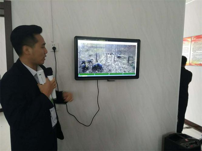 扶貧現場會議2.jpg 扶貧現場會議2.jpg