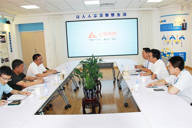 何長軍局長一行聽取集團各個項目介紹.jpg 何長軍局長一行聽取集團各個項目介紹.jpg