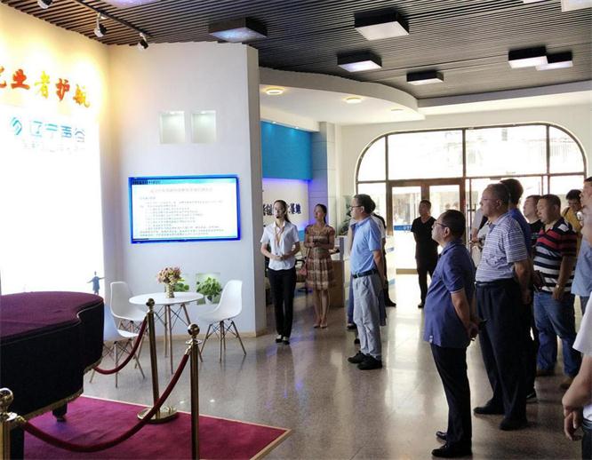 白塔區政協及各委辦局領導一行蒞臨遼聯雙創孵化基地調研指導