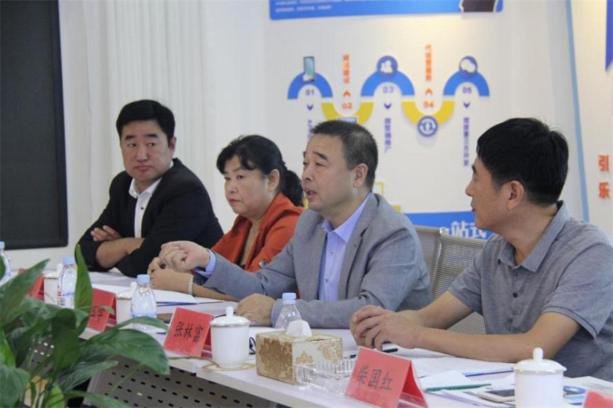 市總工會領導蒞臨遼聯(lián)電商指導.jpg 市總工會領導蒞臨遼聯(lián)電商指導.jpg