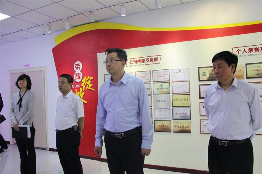 何亞瓊副市長蒞臨遼聯電商調研指導.jpg 何亞瓊副市長蒞臨遼聯電商調研指導.jpg