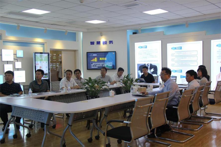 遼陽市何亞瓊副市長蒞臨遼聯電商指導.jpg 遼陽市何亞瓊副市長蒞臨遼聯電商指導.jpg