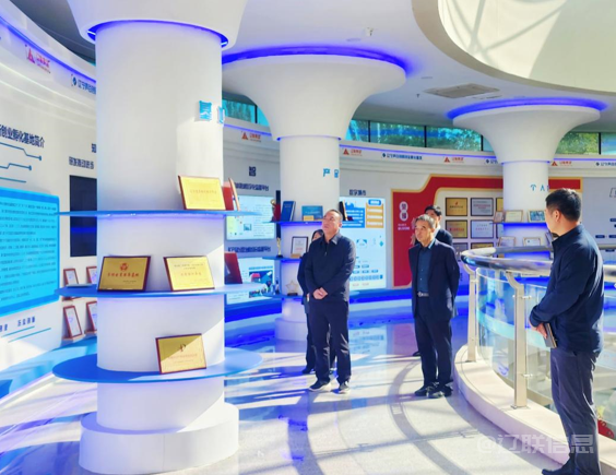 遼陽市委網信辦副主任劉慶祥蒞臨遼聯集團調研指導